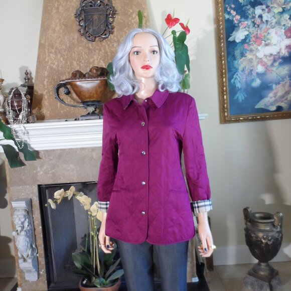 Burberry London Burgundy Quilted Barn Jacket – Size XS - Picture 3 of 16